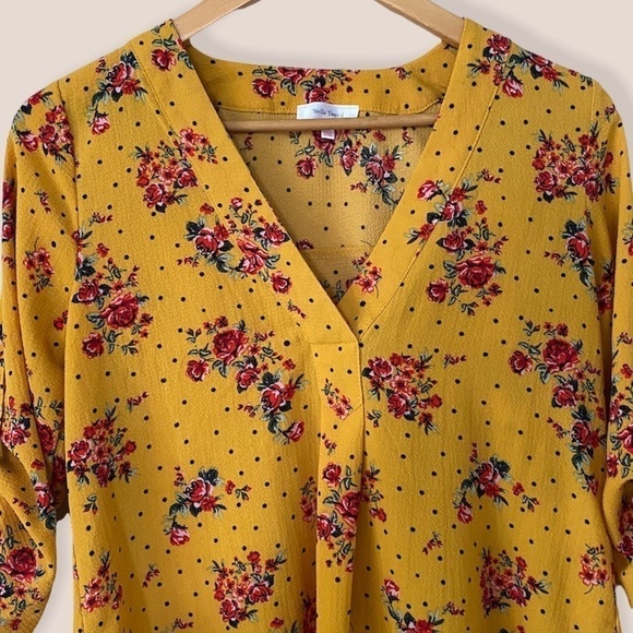 STELLA Tweed Floral V-Neck Blouse - Picture 3 of 9